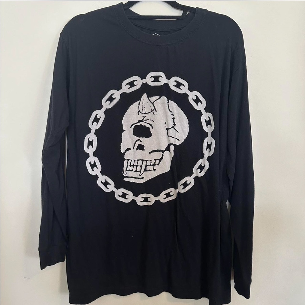 Long Clothing Skull Graphic Long Sleeve Shirt